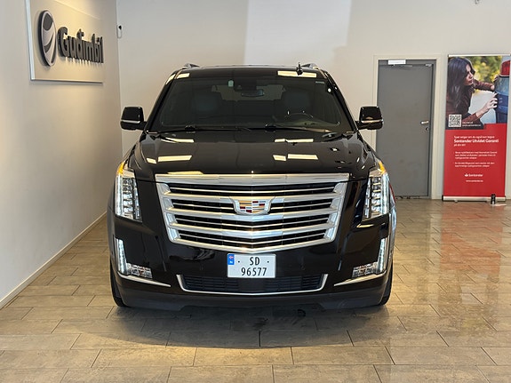 Cadillac Escalade 4 of 5
