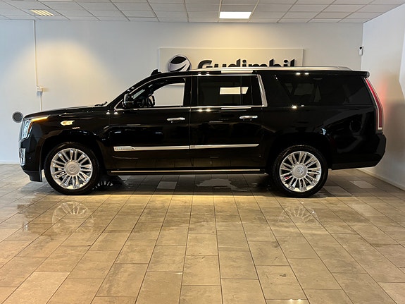 Cadillac Escalade 2 of 5