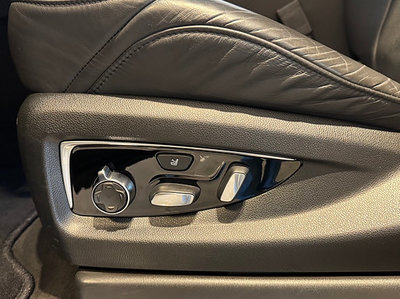 Cadillac Escalade 16 of 26