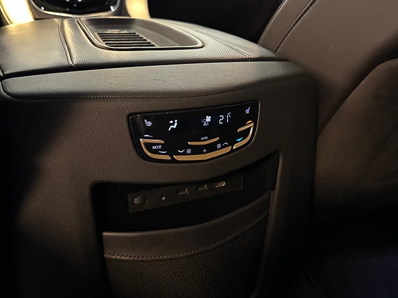 Cadillac Escalade 15 of 26
