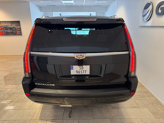 Cadillac Escalade 25 of 26