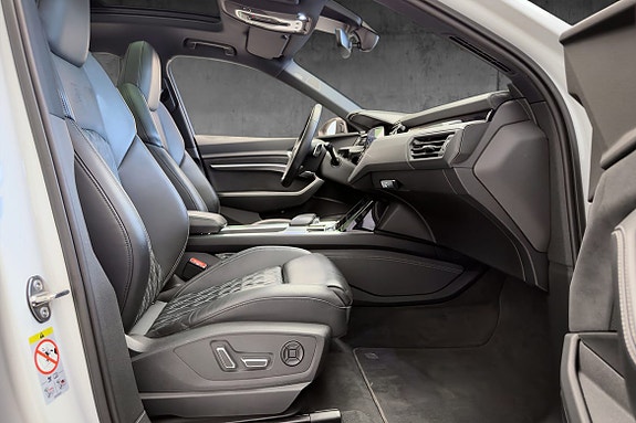Audi e-tron Sportback 17 of 28