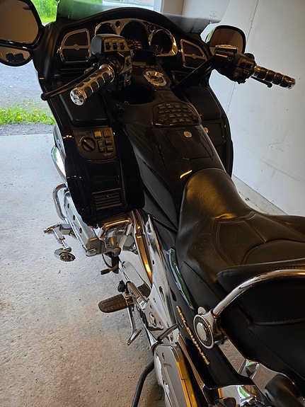 Honda GL 1800 Goldwing 2 of 5