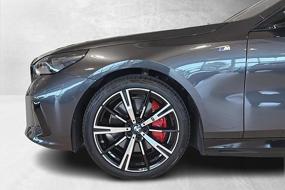 BMW i5 4 of 5
