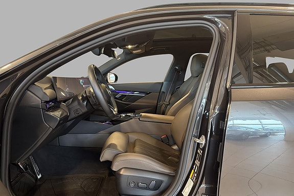 BMW i5 8 of 30