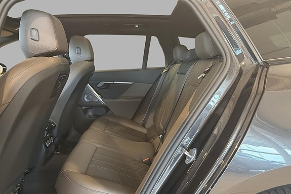 BMW i5 13 of 30
