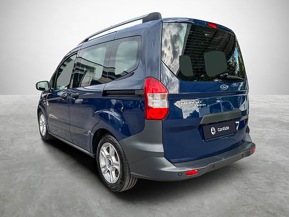 Ford Transit Courier 3 of 5