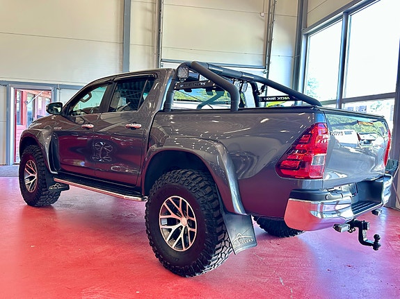 Toyota HiLux 12 of 30