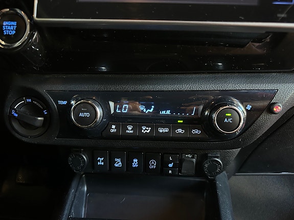 Toyota HiLux 26 of 30