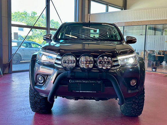 Toyota HiLux 4 of 30