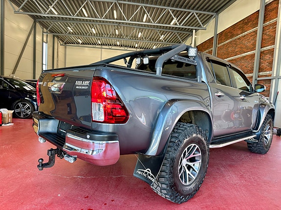 Toyota HiLux 7 of 30