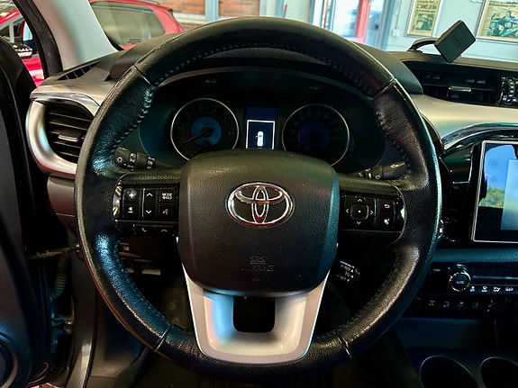 Toyota HiLux 21 of 30