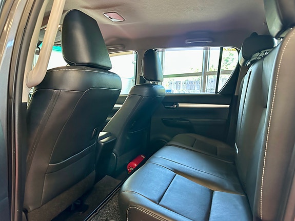 Toyota HiLux 18 of 30