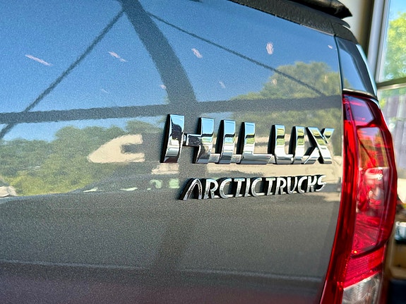 Toyota HiLux 11 of 30