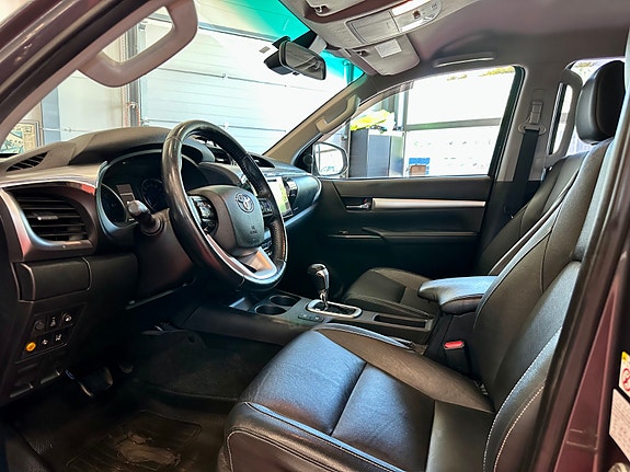 Toyota HiLux 15 of 30