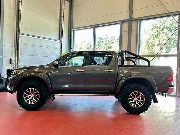Toyota HiLux 13 of 30