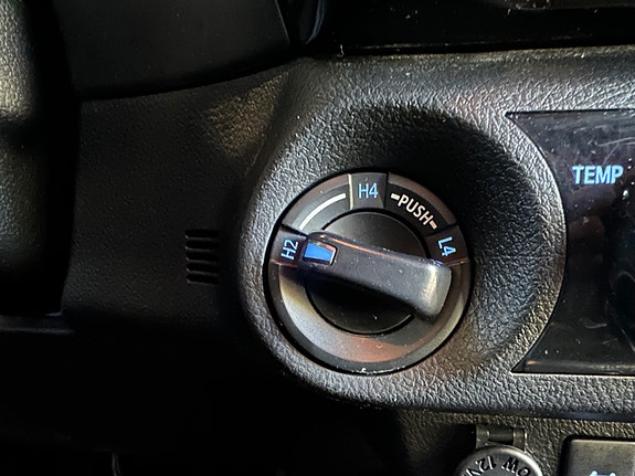 Toyota HiLux 25 of 30