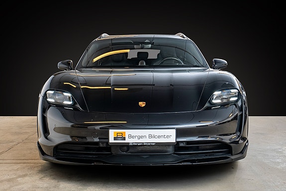 Porsche Taycan Cross Turismo 2 of 5