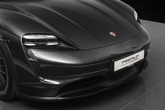 Porsche Taycan Cross Turismo 2 of 5