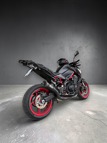 Kawasaki Z 900 /Lav KM stand/Slip-on eksos/Tankbag/Kortskiltoppheng 3 of 6
