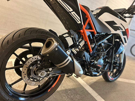 KTM 125 Duke 4 of 5