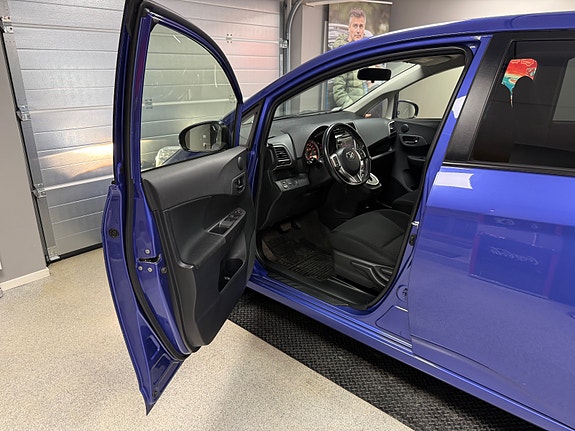 Toyota Verso-S 29 of 30