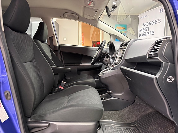 Toyota Verso-S 25 of 30