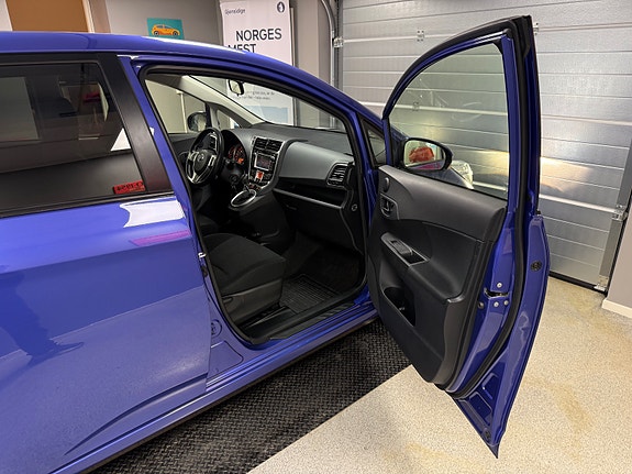 Toyota Verso-S 23 of 30