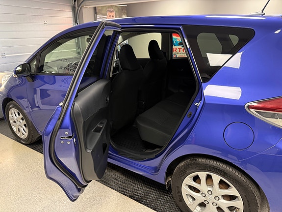 Toyota Verso-S 27 of 30