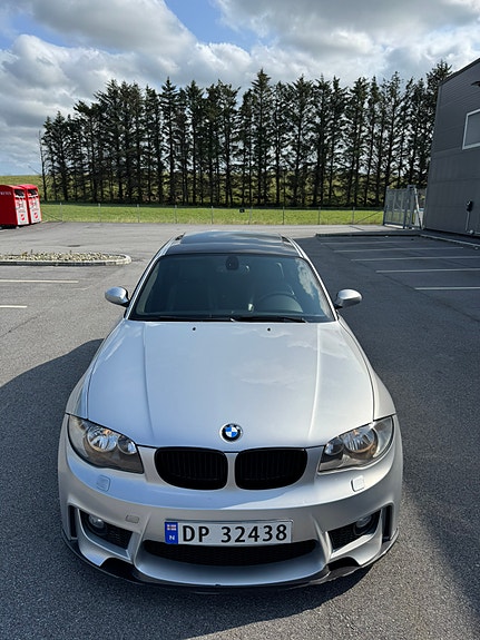 BMW 123d 2 of 5