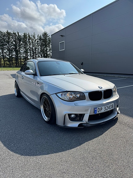 BMW 123d 3 of 5