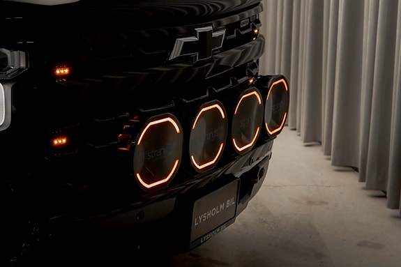 Chevrolet Silverado 3 of 5