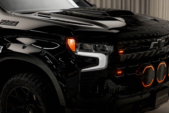 Chevrolet Silverado 4 of 5