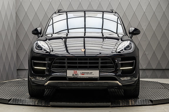 Porsche Macan 4 of 5