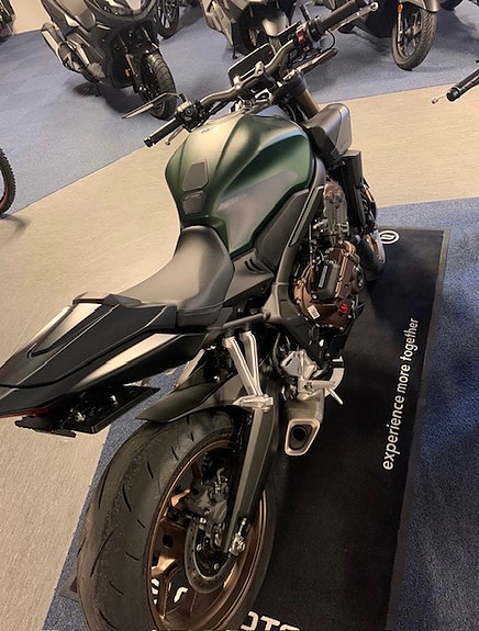 Honda CB 650 R 5 of 14