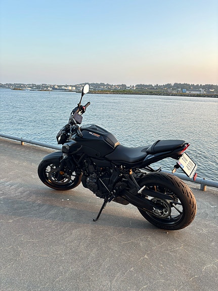Yamaha MT-07 2 of 5