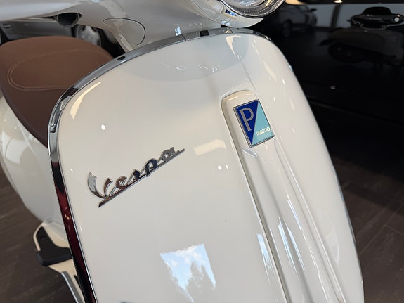 Vespa Primavera 125 3 of 9