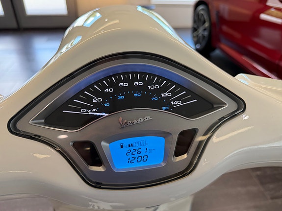 Vespa Primavera 125 9 of 9
