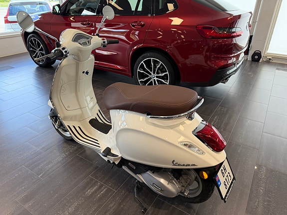 Vespa Primavera 125 6 of 9