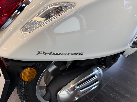 Vespa Primavera 125 7 of 9