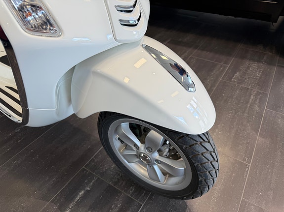 Vespa Primavera 125 4 of 9