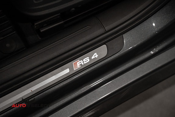 Audi RS4 27 of 30