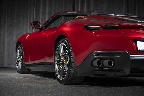 Ferrari Roma Spider 13 of 30