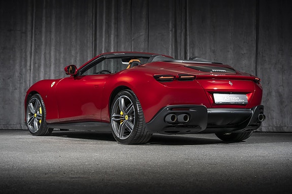 Ferrari Roma Spider 3 of 30