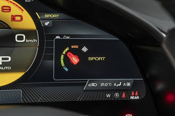 Ferrari Roma Spider 22 of 30