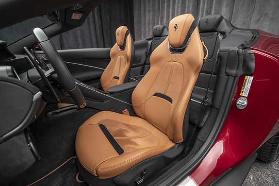 Ferrari Roma Spider 16 of 30