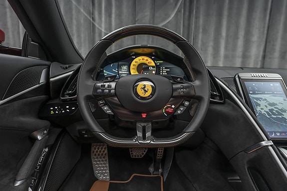 Ferrari Roma Spider 18 of 30