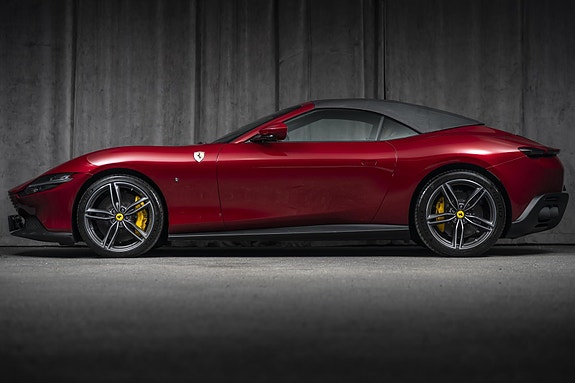 Ferrari Roma Spider 11 of 30