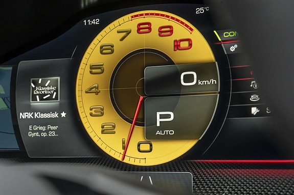 Ferrari Roma Spider 21 of 30