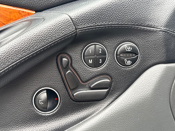 Mercedes-Benz SL500 27 of 30